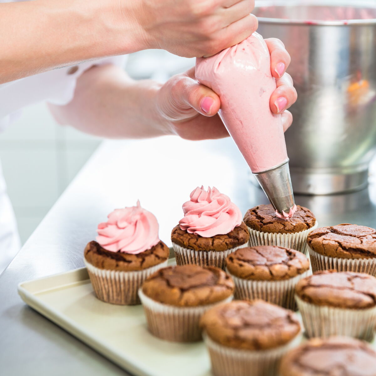 Mon Gateau Est Le Meilleur De France Cyril Lignac Bientot De Retour Sur M6 Avec Une Toute Nouvelle Emission Femme Actuelle Le Mag