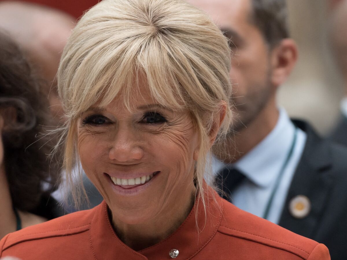 Brigitte Macron Ce Drole D Appel De Cyril Hanouna Pour Son Anniversaire Femme Actuelle Le Mag