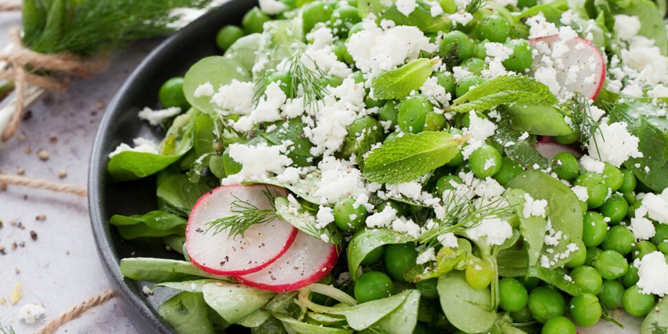 Salade printanière à la feta facile et rapide : découvrez les recettes de  cuisine de Femme Actuelle Le MAG