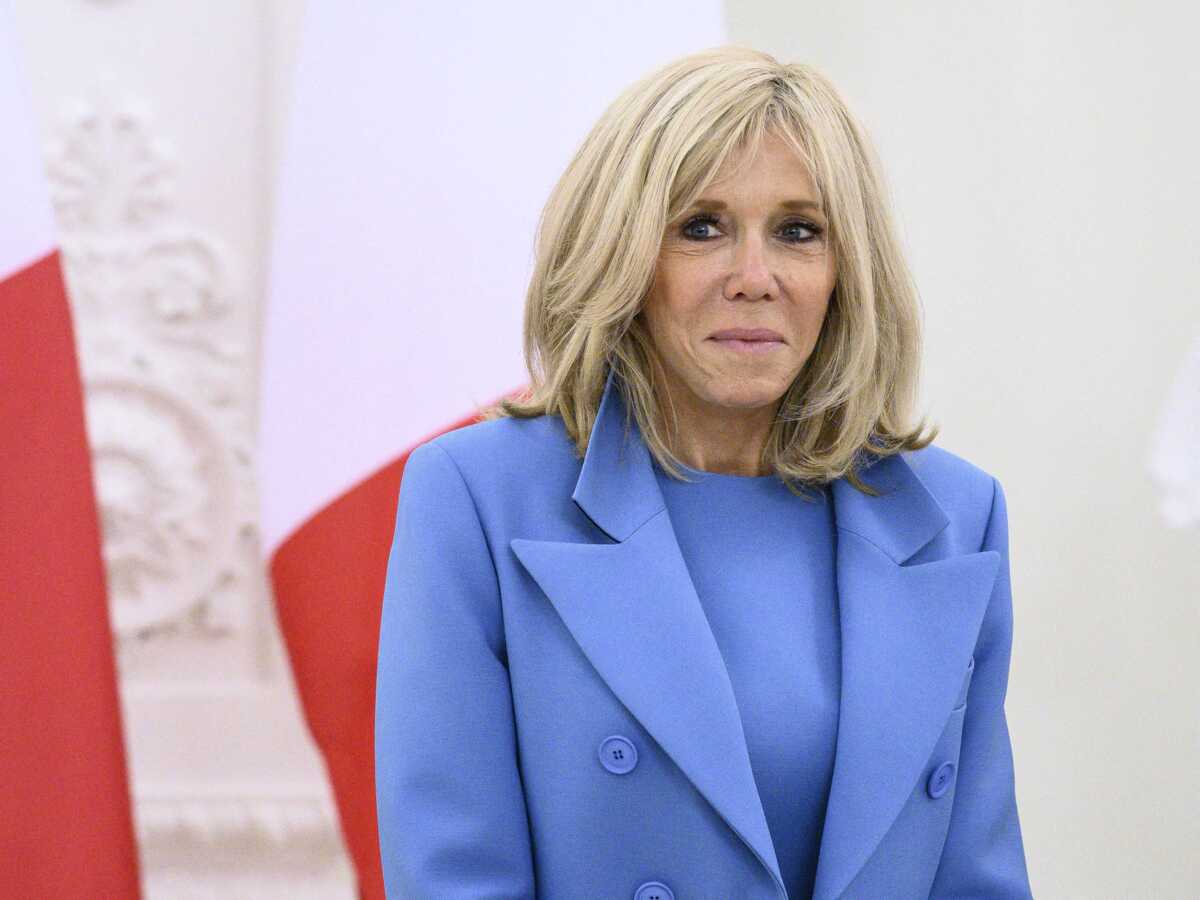 Brigitte Macron, seule, en pleine promenade à Paris : une vidéo intrigante dévoilée