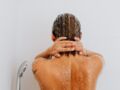 Hygiène : les 2 erreurs à ne pas faire sous la douche selon Michel Cymes