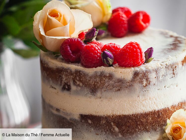 Gâteau au chocolat, aux framboises et à la rose