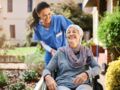 Maison de retraite : comment bien la choisir pour son parent âgé