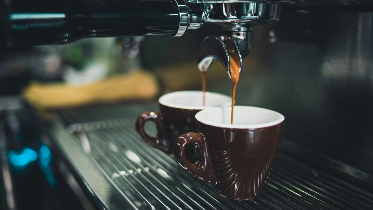 Quelle machine à café choisir ? Cafetière filtre, dosettes