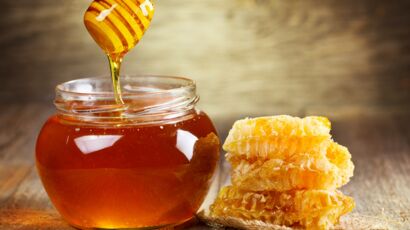 Miel et produits de la ruche - Tout savoir sur le miel liquide 🍯  Aujourd'hui, allons à la découverte de ce délicieux or liquide qui séduit  tant toute la famille. Les miels