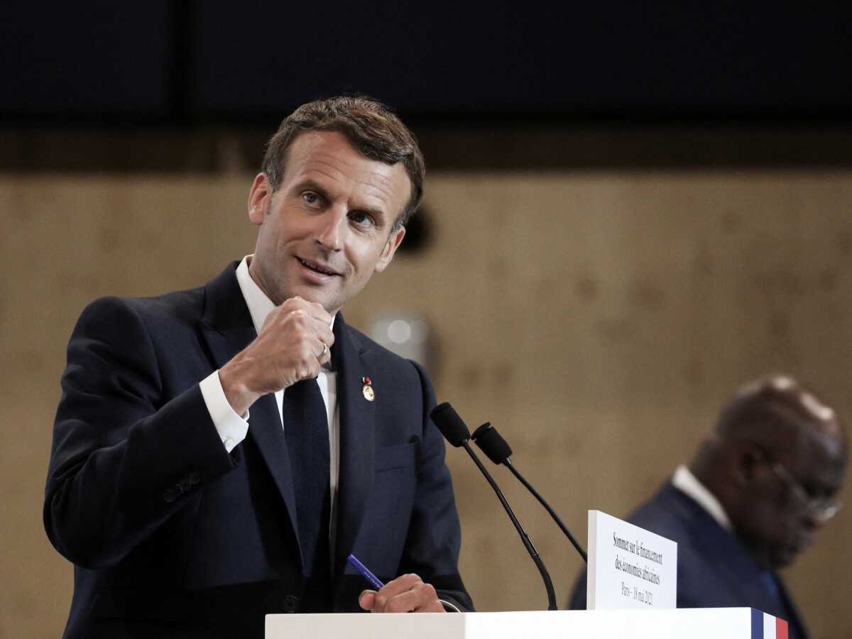 Emmanuel Macron fête la réouverture des terrasses avec un verre : cette drôle de vidéo du Président