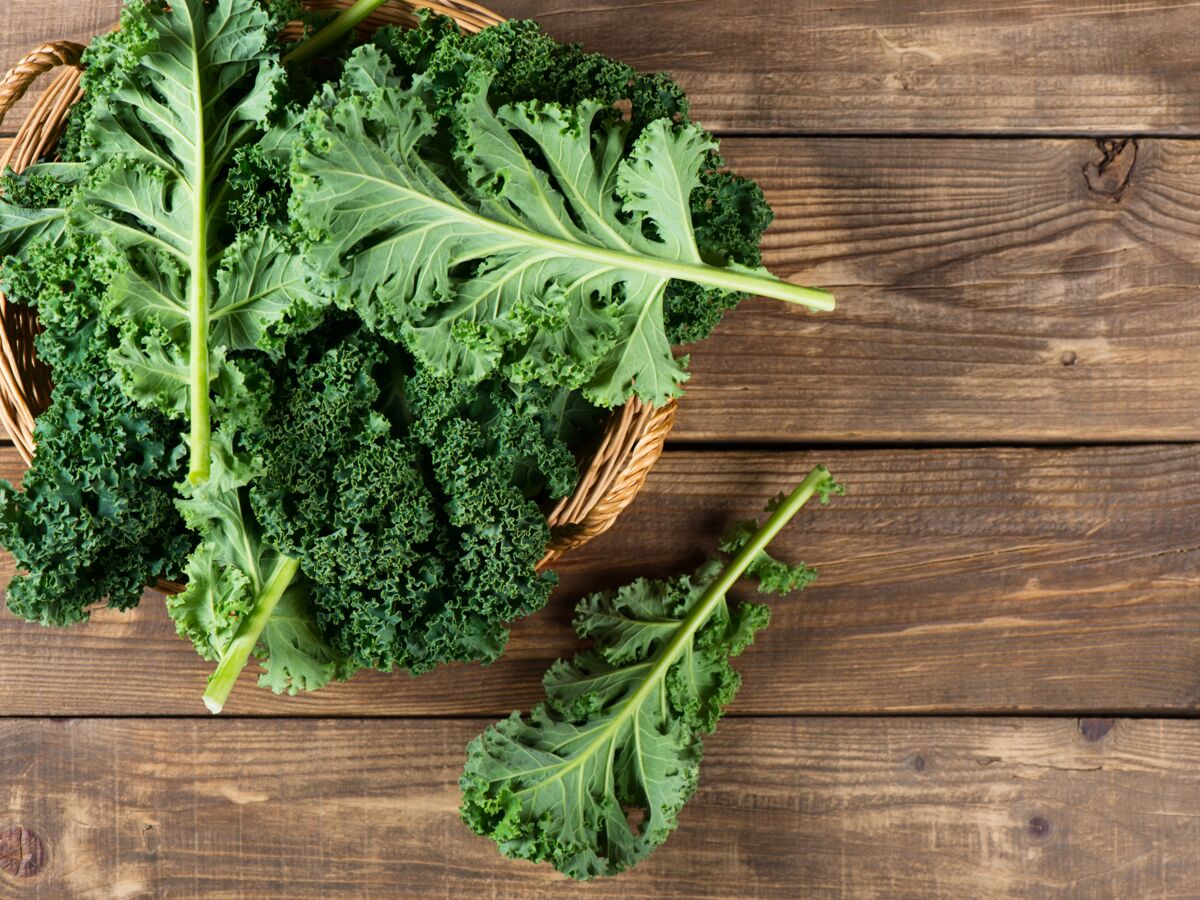 Chou kale : quels sont ses bienfaits minceur et comment le cuisiner pour en profiter ?