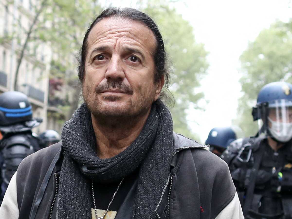 Francis Lalanne : un journaliste de Quotidien porte plainte contre lui pour violences avec arme