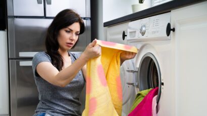 Pourquoi le lave-linge tache les vêtements ? - SOS Accessoire