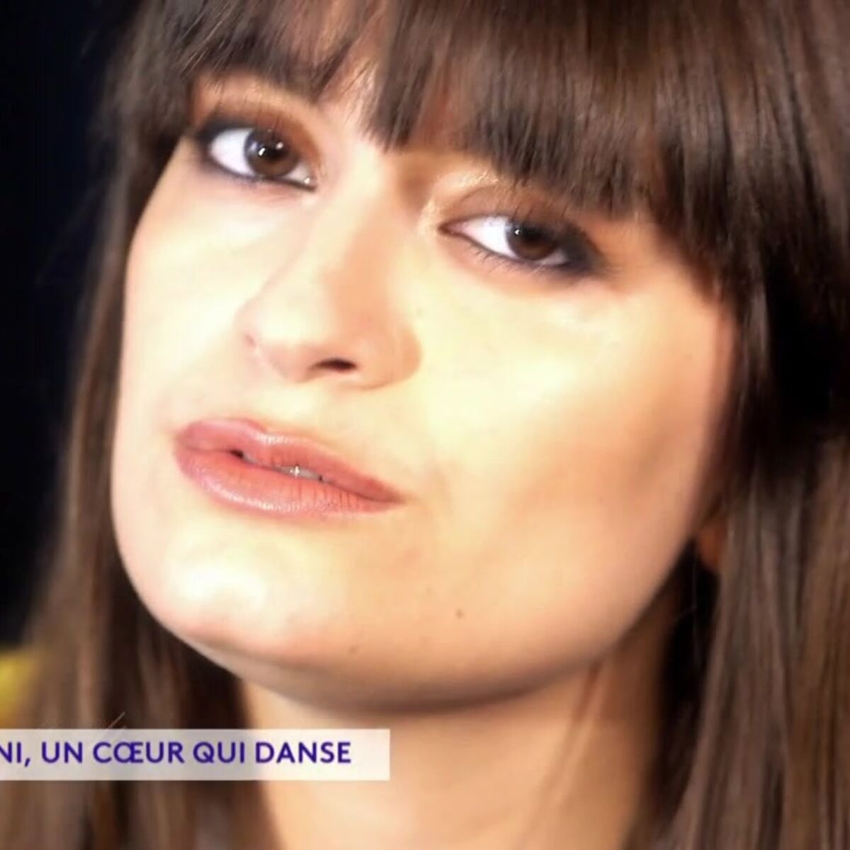 Clara Luciani: la chanteuse serait-elle en quête d'amour? - Actu Clara  Luciani