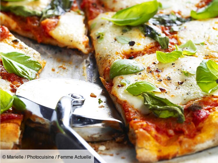 Pizza tomate, mozzarella et basilic rapide : découvrez les recettes de ...