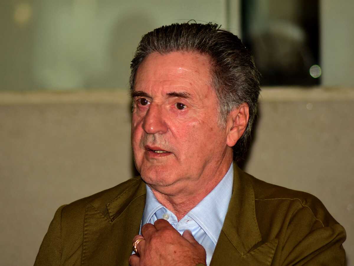 Une femme aux qualités exceptionnelles : Daniel Auteuil se confie sur sa vénération pour Catherine Deneuve