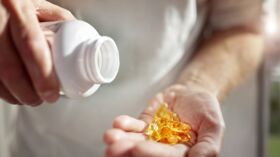 Vitamine D Pour Bebe Quel Dosage Et Jusqu A Quel Age Lui En Donner Femme Actuelle Le Mag