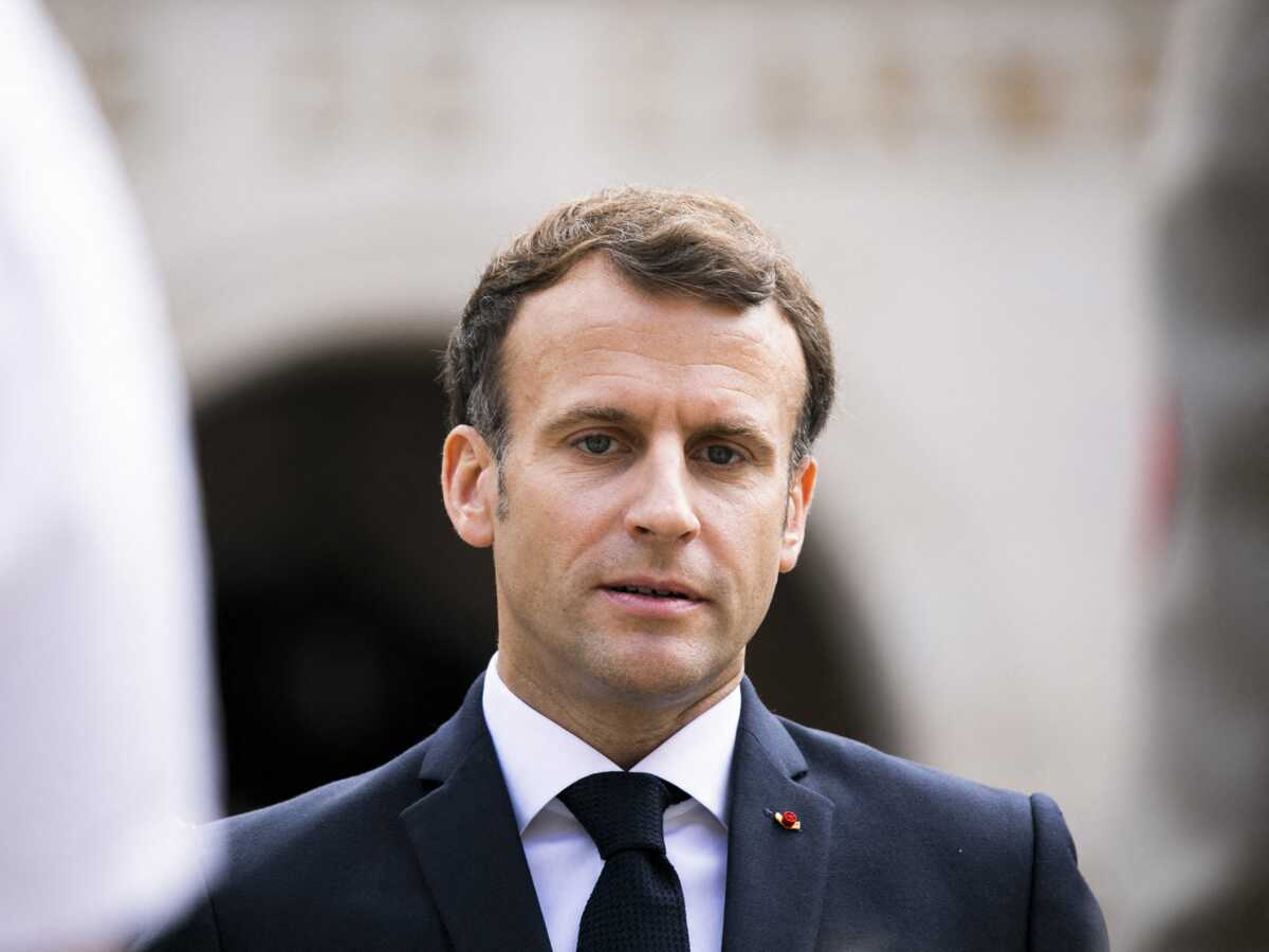 Pegasus : inquiet, Emmanuel Macron change de téléphone et de numéro