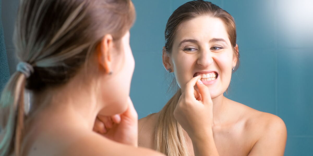 Gencive Blanche Les Causes Et Les Differents Traitements Femme Actuelle Le Mag