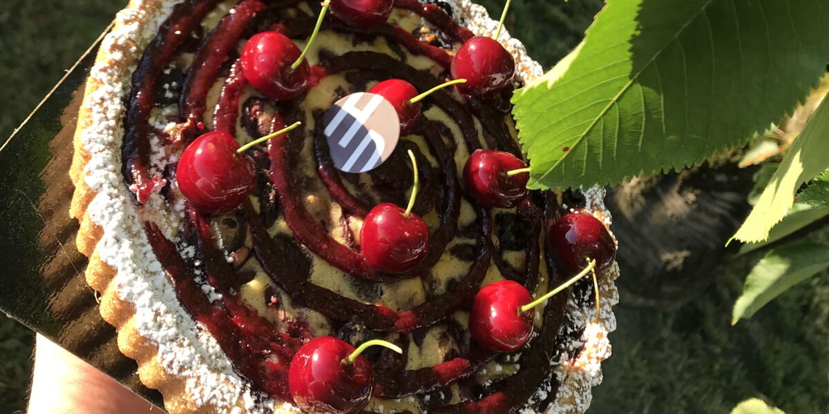 Le Meilleur Patissier Les Professionnels La Recette Revisitee Du Clafoutis Aux Cerises Sur Sable Basque Femme Actuelle Le Mag