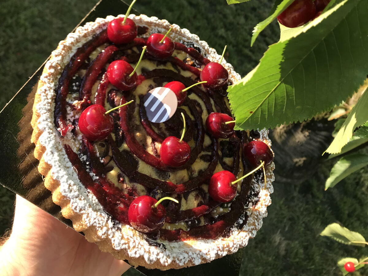 Le Meilleur Patissier Les Professionnels La Recette Revisitee Du Clafoutis Aux Cerises Sur Sable Basque Femme Actuelle Le Mag