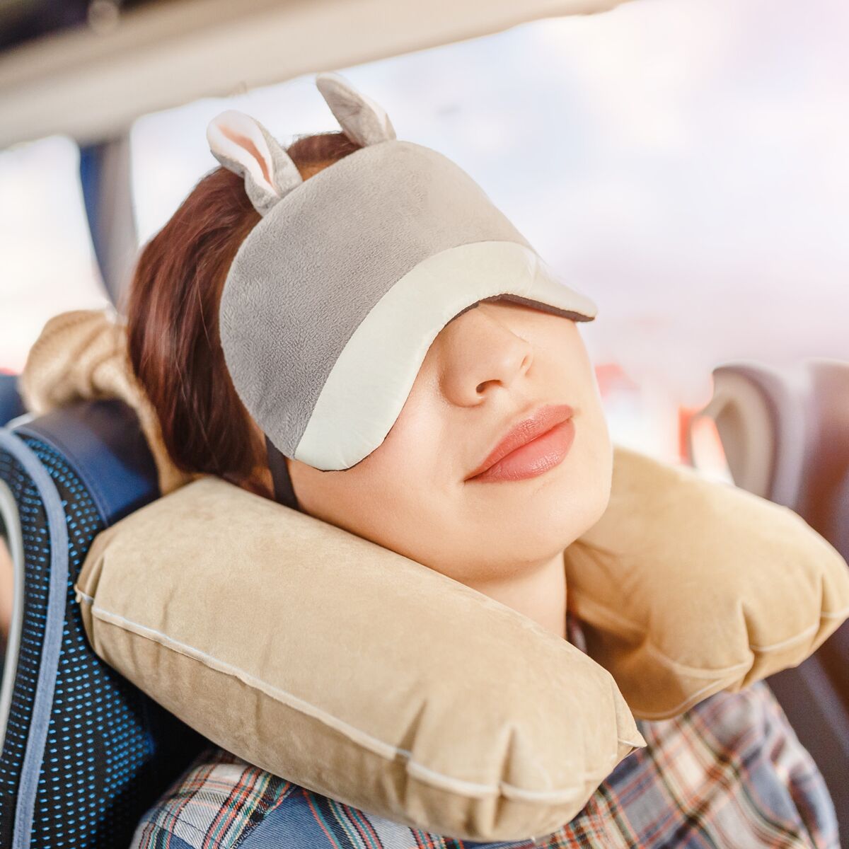 Pour que môssieur puisse dormir confortablement en voiture, j'ai cousu un  oreiller cale tête qui s'…