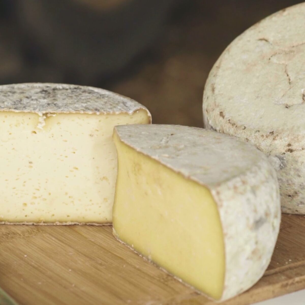 L Acajou Un Fromage Unique 100 Au Lait De Salers Femme Actuelle Le Mag