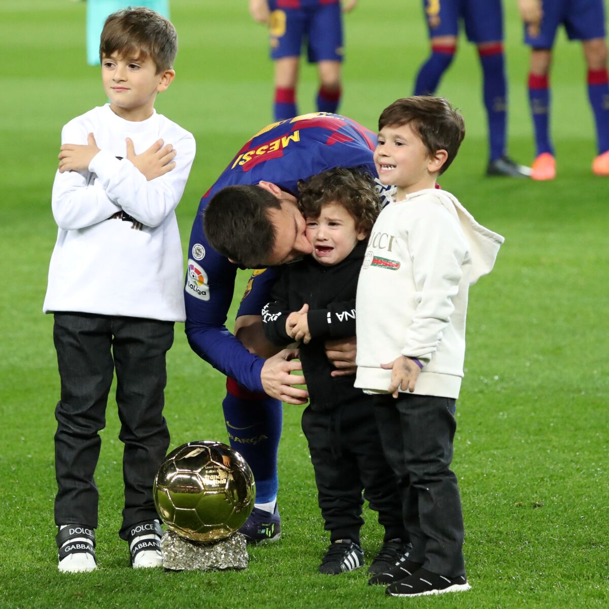 On aime l'initiative de Lionel Messi, à la recherche de l'enfant