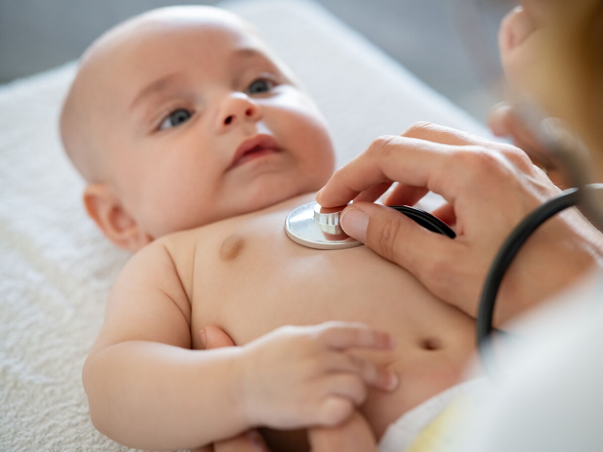 Hausse Des Hospitalisations Pour Cause De Covid 19 Chez Les Bebes Comment L Expliquer Femme Actuelle Le Mag