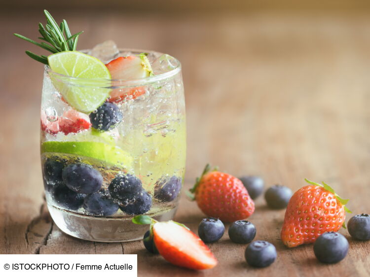 La recette facile et fruitée d'eau aromatisée de Cyril Lignac : Femme
