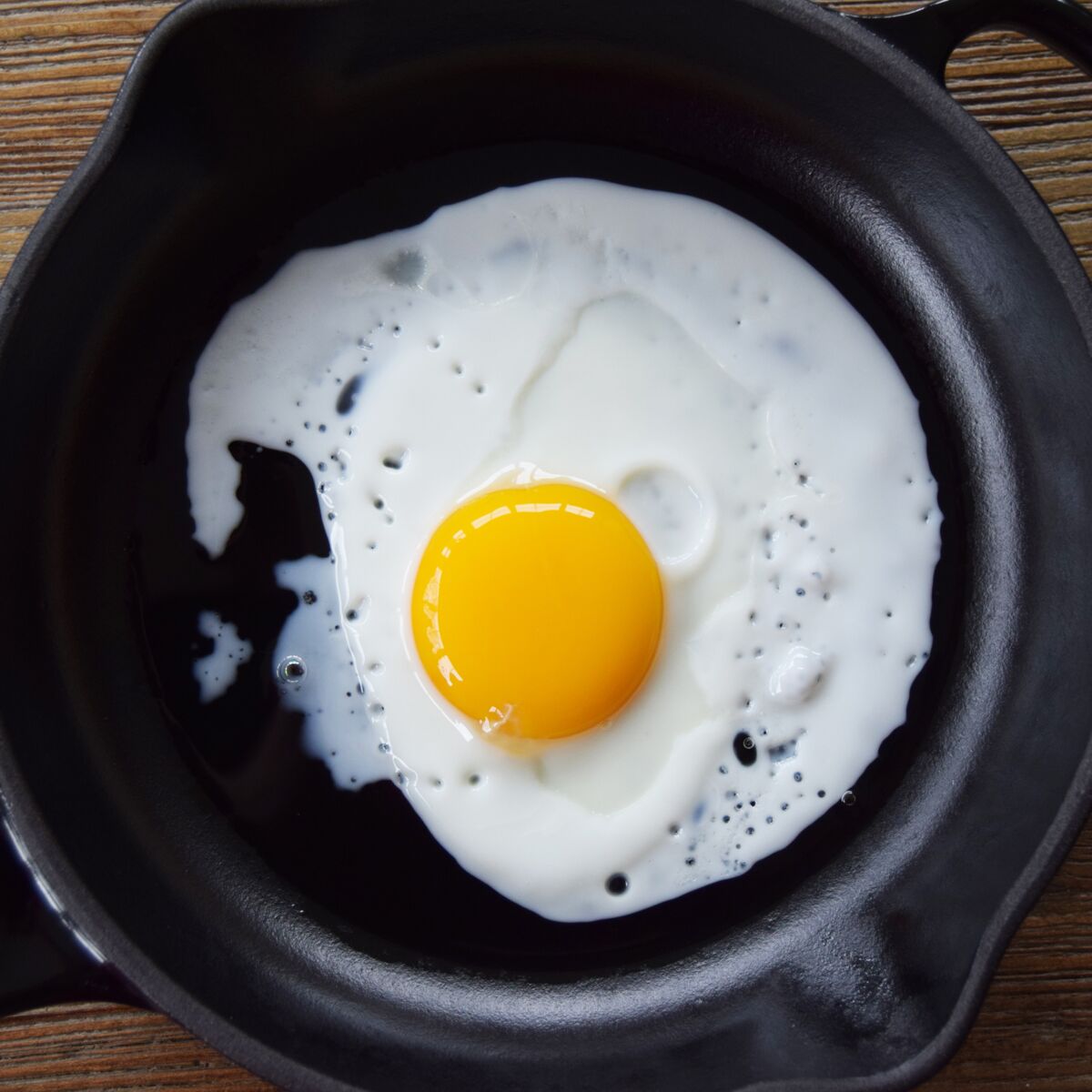 Comment préparer un œuf au plat à la perfection ? - Elle à Table