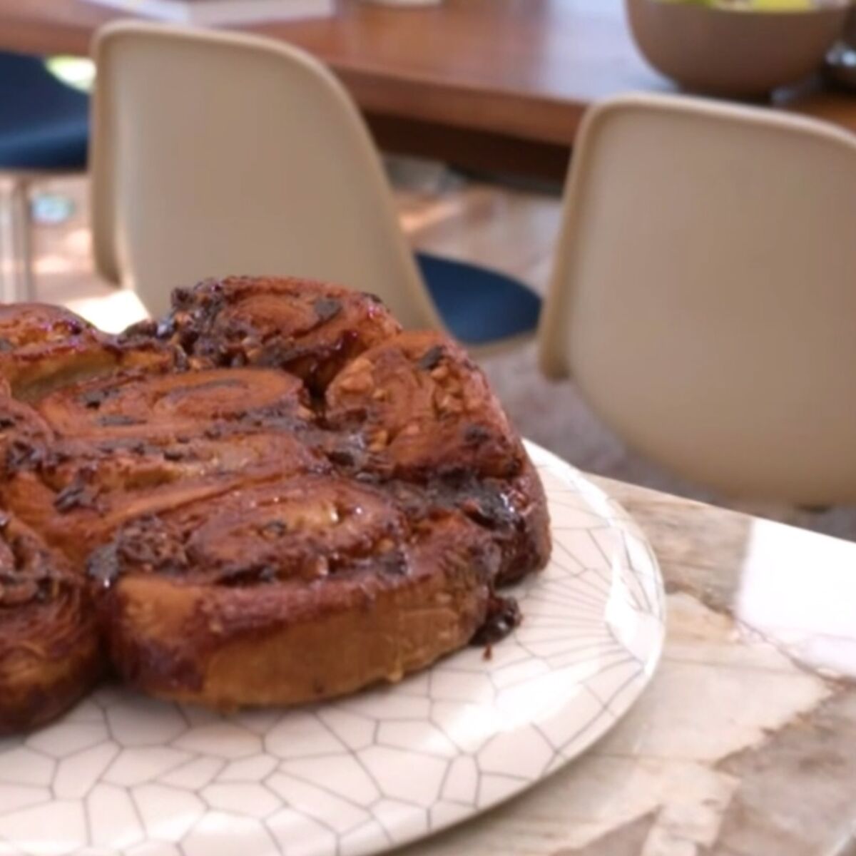 Tous En Cuisine La Recette Des Roules A La Cannelle De Cyril Lignac Femme Actuelle Le Mag