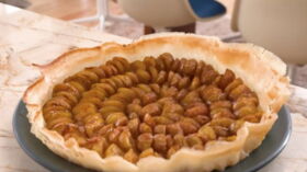 La Recette De La Tarte Amandine Aux Abricots De Cyril Lignac : Femme ...