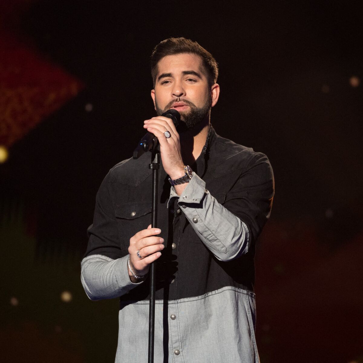Fan Club Kendji Girac Publications Kendji Girac face aux critiques : ses fans l'accusent de "bâcler" ses  concerts : Femme Actuelle Le MAG