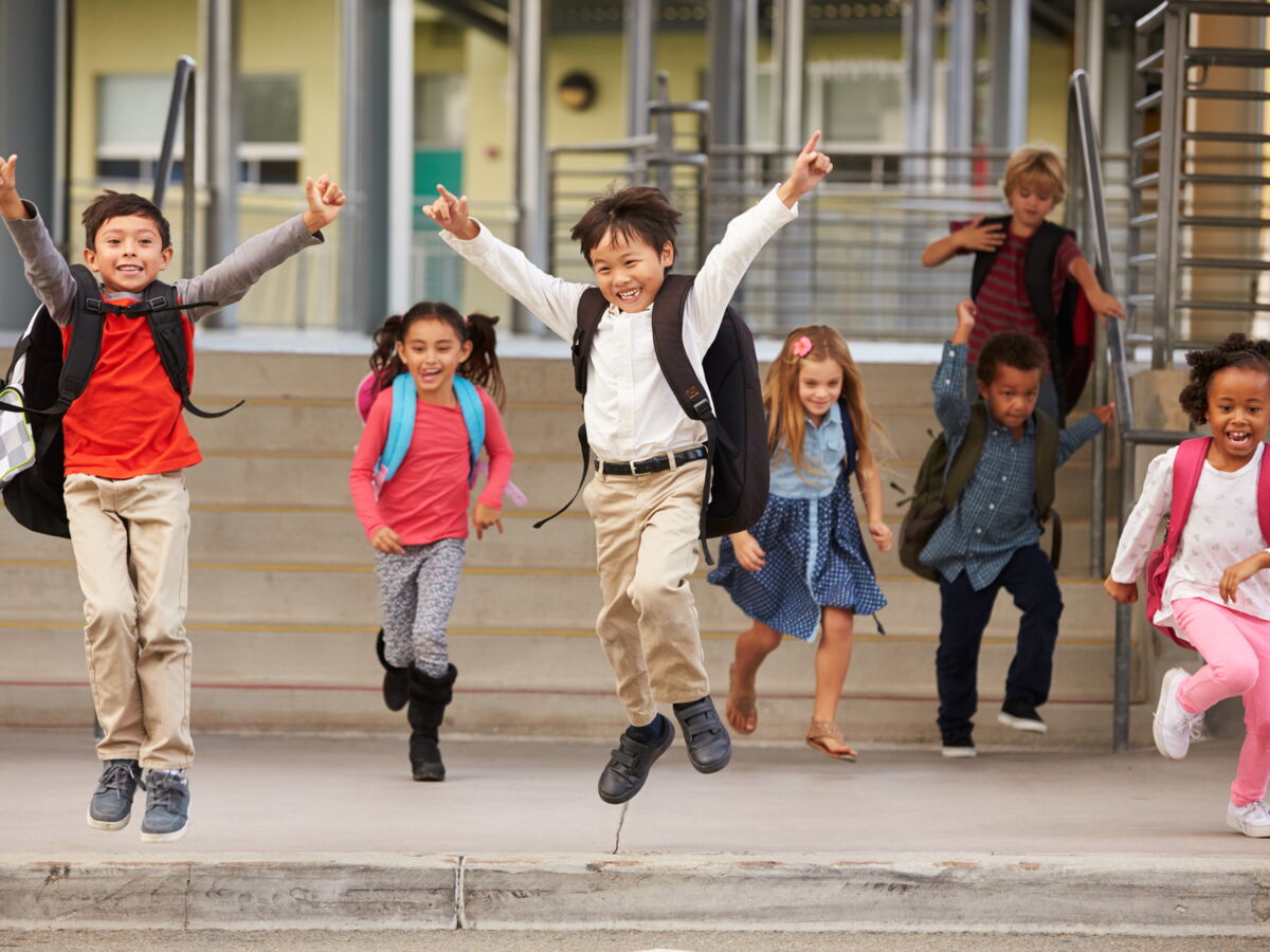 Calendrier Scolaire 2016 2023 Vacances Scolaires : Le Calendrier Des Congés 2022-2023 Pour Les Zones A, B  Et C : Femme Actuelle Le Mag