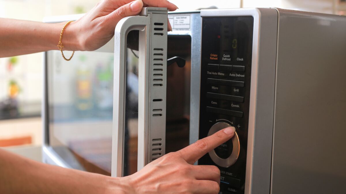 Réchauffer un plat au micro-ondes : attention à cette erreur courante :  Femme Actuelle Le MAG