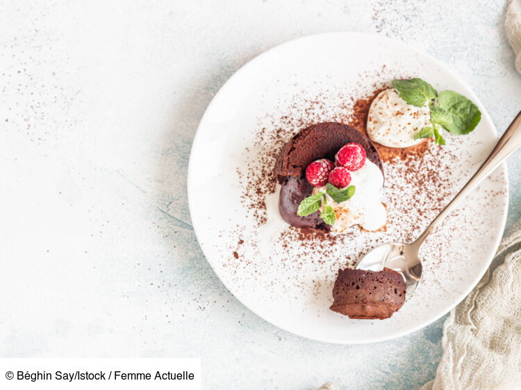 Le classique et indémodable fondant au chocolat, sauce chocolat blanc