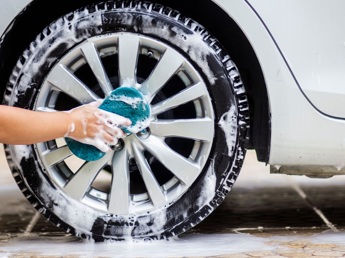 Pourquoi laver sa voiture devant chez soi est-il passible d'une