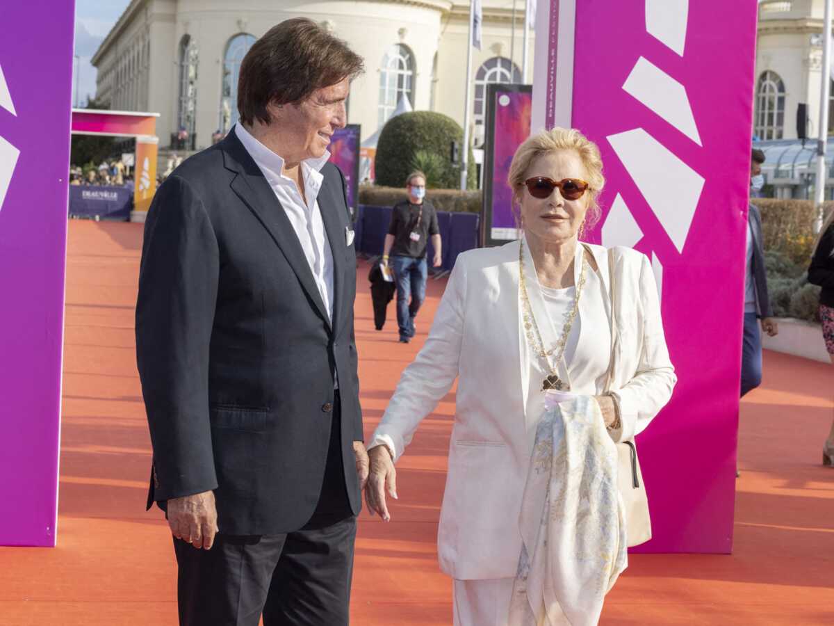 "Je sortais de mon mariage avec Johnny" : Sylvie Vartan évoque les débuts tortueux de sa relation avec Tony Scotti