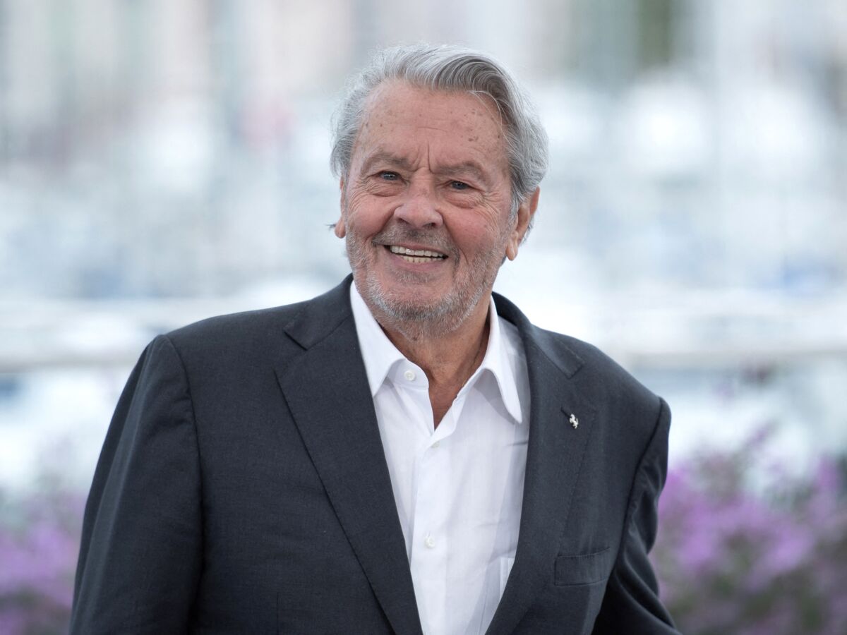 Quelle Est La Date De Naissance Dalain Delon Alain Delon fête ses 86 ans en famille : l'acteur apparaît en pleine forme  ! : Femme Actuelle Le MAG