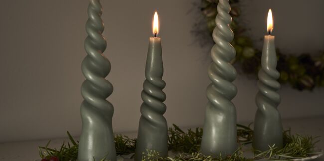 DIY : comment faire des bougies de l'Avent et de Noël customisées facilement 