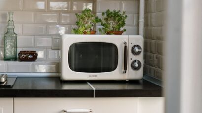 Plat de cuisson micro-ondes en céramique avec Eggsira InnovaGoods Recettes
