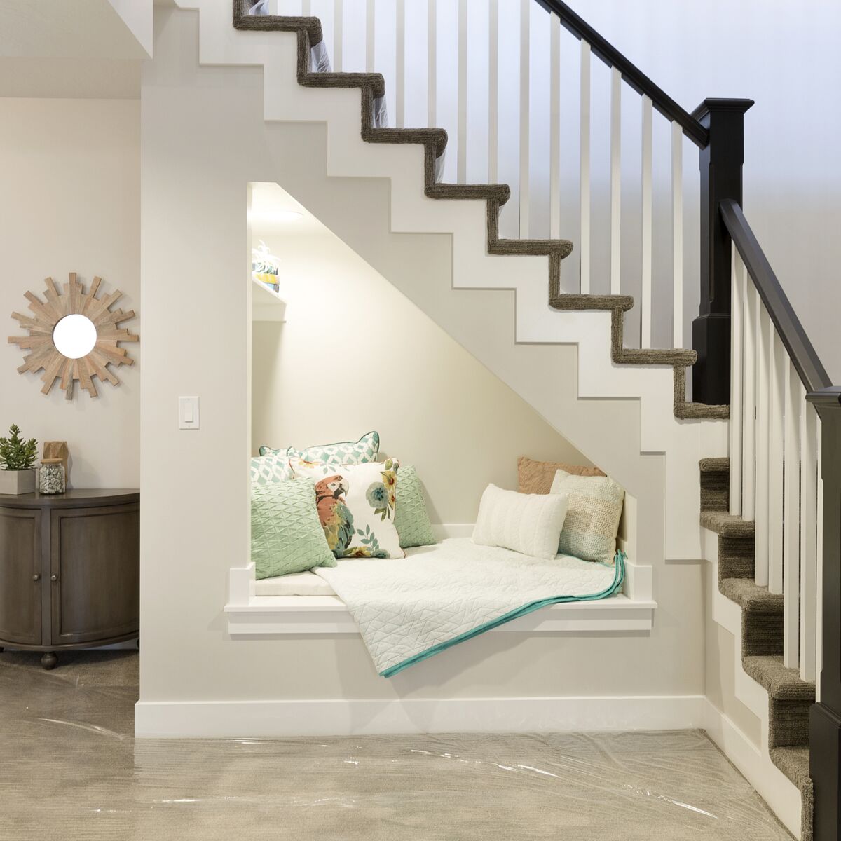 Le meuble sous escalier : pour une optimisation de l'espace – Tendances  dressings et placard
