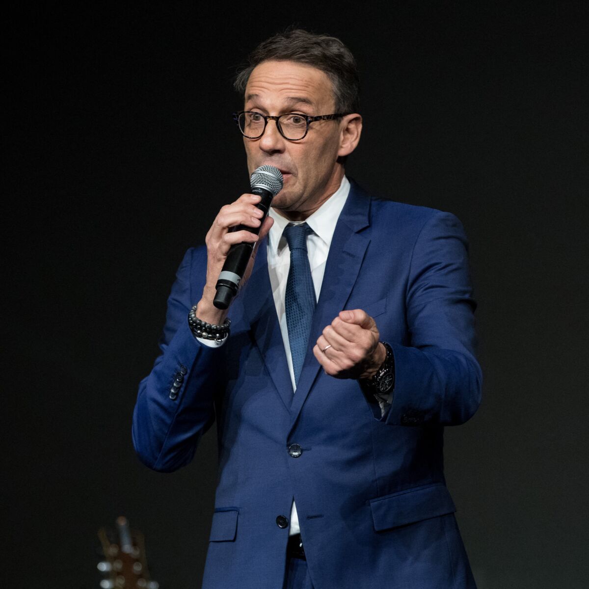 Julien Courbet émission Pour Défendre Les Clients Abuses Je crois que je me suis fait avoir" : victime d'une arnaque, Julien Courbet  lance un appel à ses followers : Femme Actuelle Le MAG