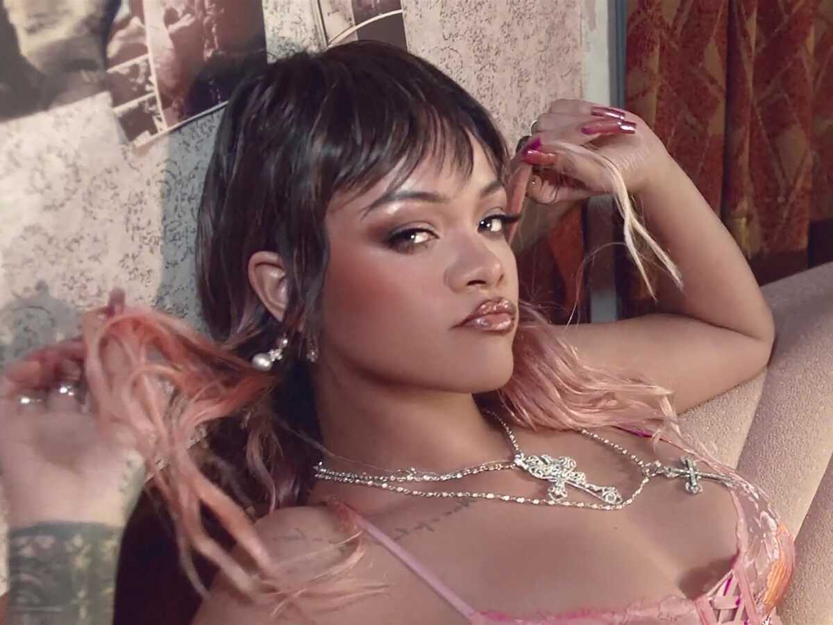 Rihanna affolante : elle pose en lingerie sexy et dévoile sa dernière collection Savage x Fenty