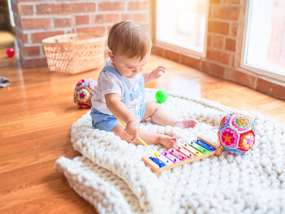 Méthode Montessori bébé : les meilleures astuces pour favoriser l'éveil et  l'autonomie : Femme Actuelle Le MAG