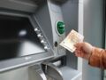 Retraits d’argent : pourquoi il faut absolument retirer dans le distributeur de sa propre banque