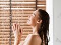 Se doucher à l'eau froide, est-ce vraiment bon pour les cheveux et la cellulite ?