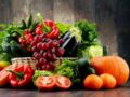 Pesticides : l’astuce imparable de Michel Cymes pour s'en débarrasser sur les fruits et légumes 
