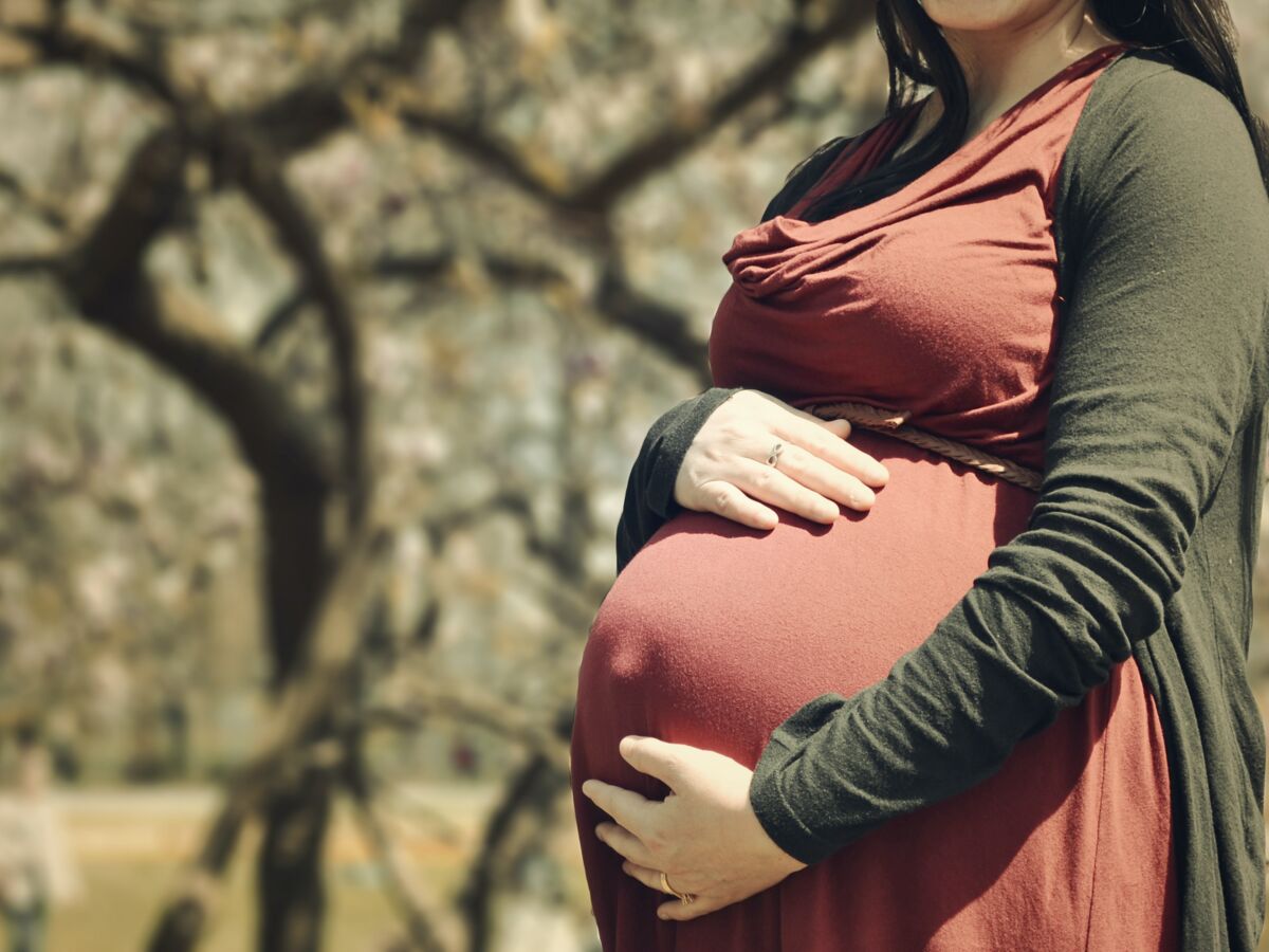Faux ventre de grossesse, faux bébé : une femme ment à son travail pour  obtenir un congé maternité : Femme Actuelle Le MAG