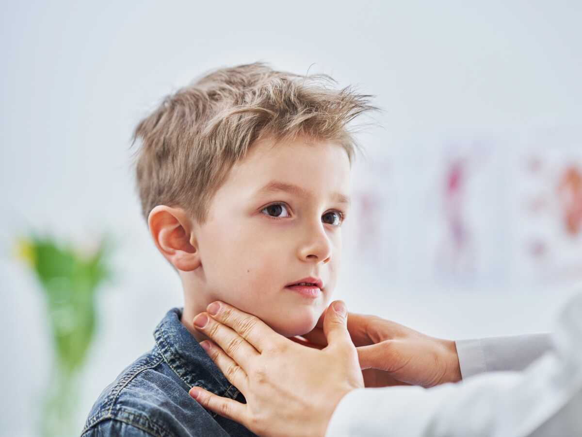 Oreillons chez l'enfant : causes, symptômes, diagnostic, traitements, vaccin