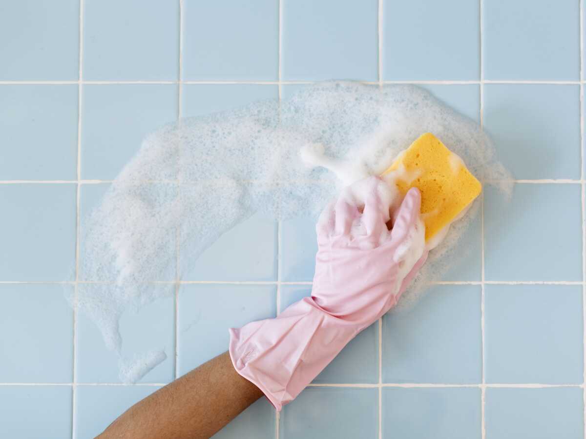 Nettoyer les joints de sa salle de bains : nos astuces
