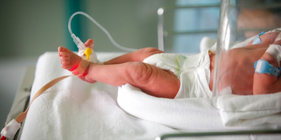 Accouchement prématuré : causes, déroulement et prise en charge des bébés nés trop tôt