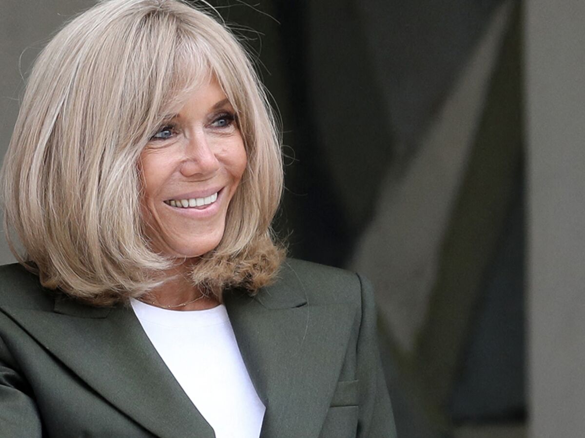 Brigitte Macron : elle ose des chaussures improbables Louis